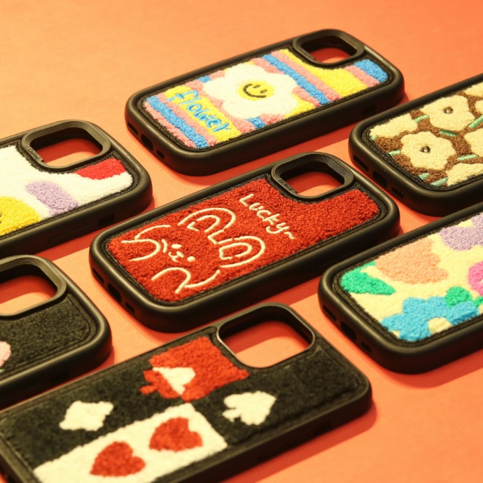 a group of cell phones sitting on top of a table